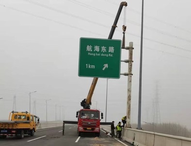 内蒙古内蒙古悬臂式交通标志杆